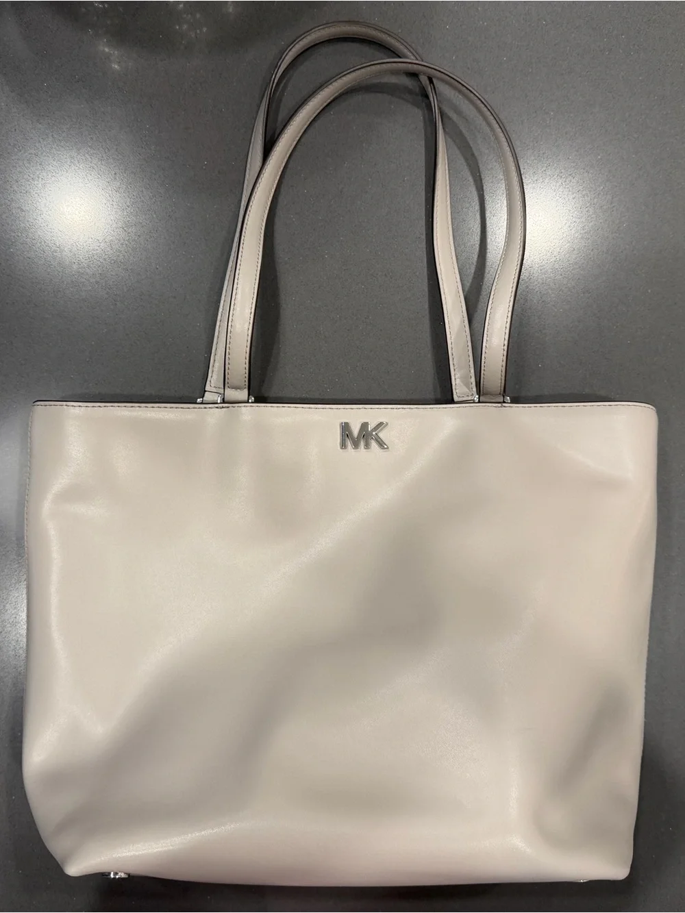 NWT Michael Kors Leather Signature Tote in Pearl Grey